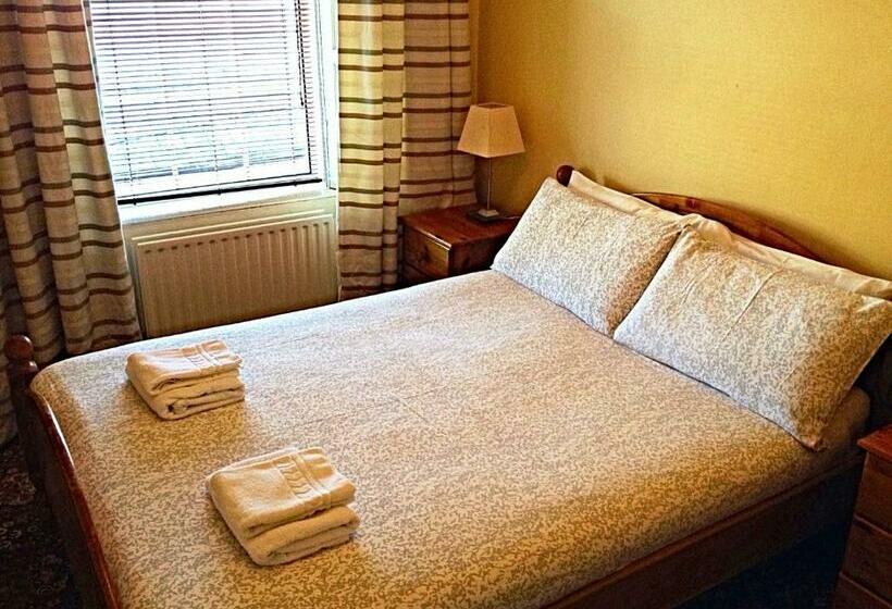 Номер Стандарт Совместная Ванная, Cashel Town Center Inn