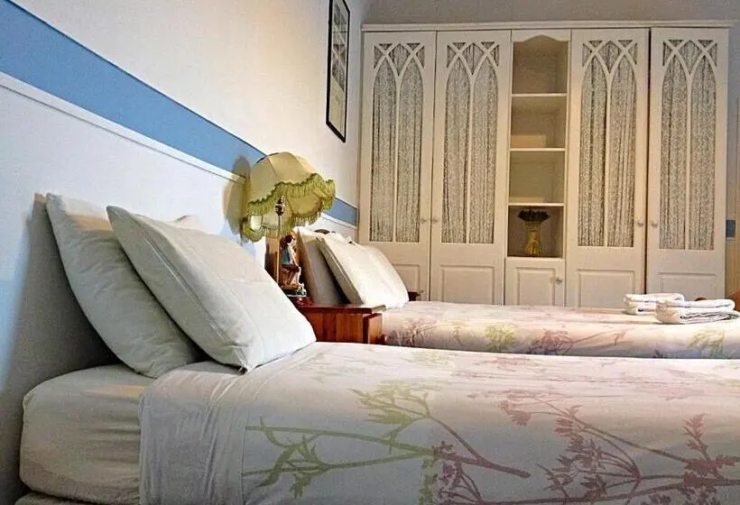 Standard Neljän Hengen Huone, Cashel Town Center Inn