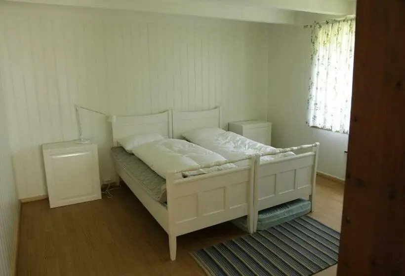 Standard-huone Jaettu Kylpyhuone, Brekke Gard Hostel