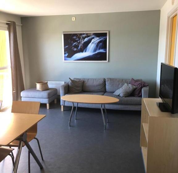 شقة 3 غرف, Ansgar Summer