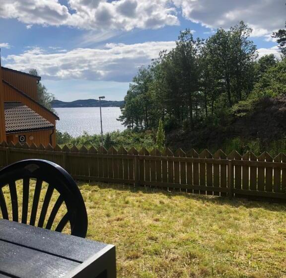 شقة عائلية, Ansgar Summer