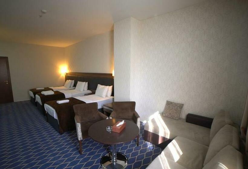 اتاق استاندارد سه نفره, Banoj