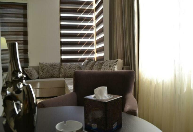 اتاق استاندارد سه نفره, Banoj