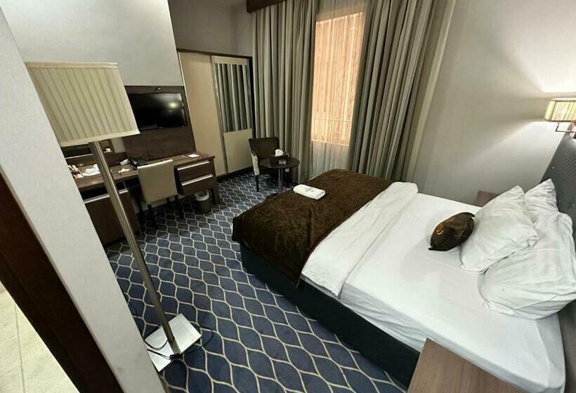 اتاق استاندارد یک نفره, Banoj