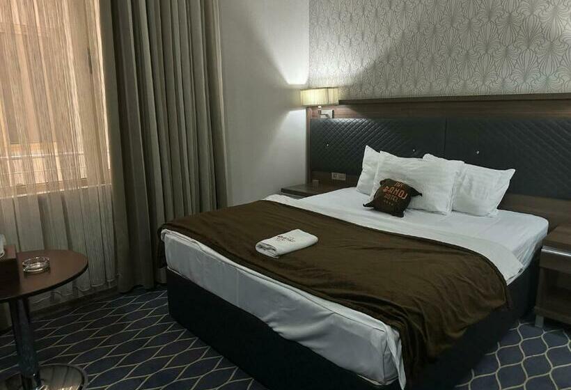 اتاق استاندارد یک نفره, Banoj