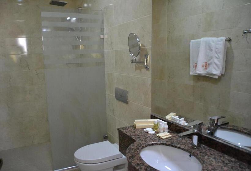 اتاق استاندارد سه نفره, Banoj