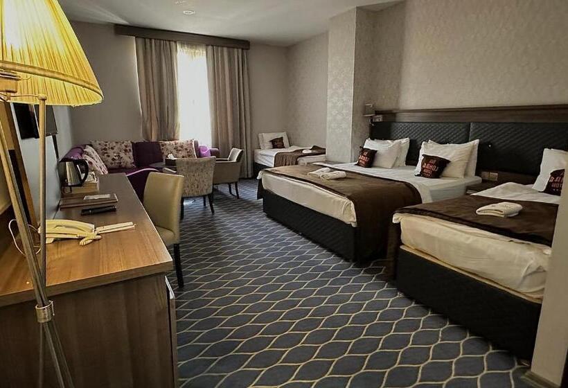 سوییت خانوادگی, Banoj