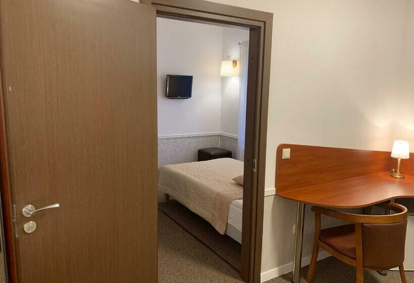 اتاق استاندارد سه نفره, Broliu Vila