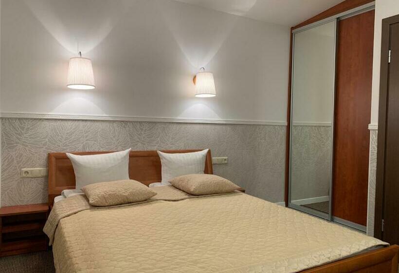 اتاق استاندارد سه نفره, Broliu Vila