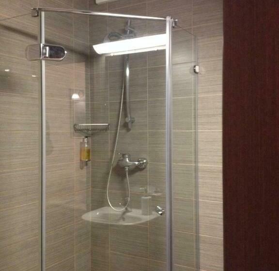 اتاق استاندارد سه نفره, Broliu Vila