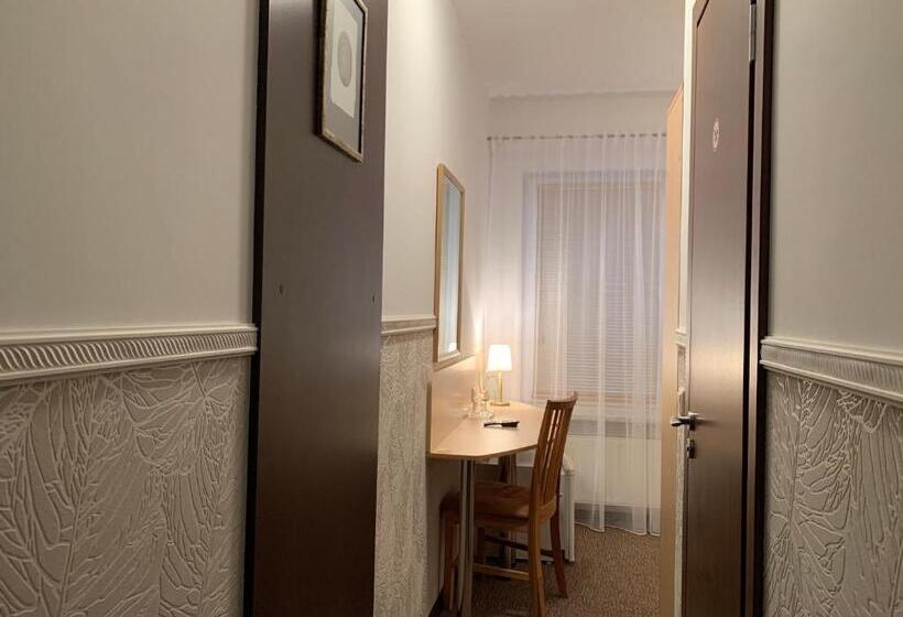 اتاق استاندارد یک نفره, Broliu Vila