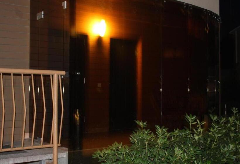 استودیوی استاندارد, Broliu Vila