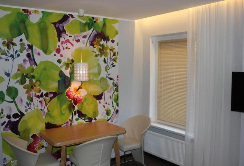 استودیوی استاندارد, Broliu Vila