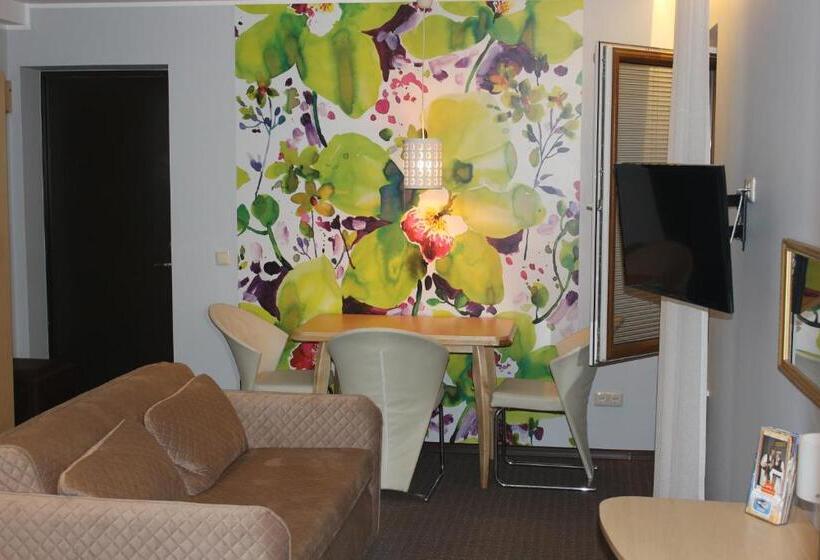 استودیوی استاندارد, Broliu Vila