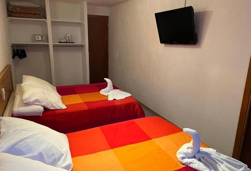 Quarto Quadruple Economy, Copacabana