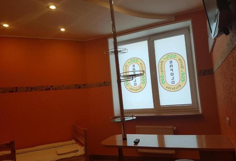 اتاق استاندارد با سرویس بهداشتی مشترک, Erfolg