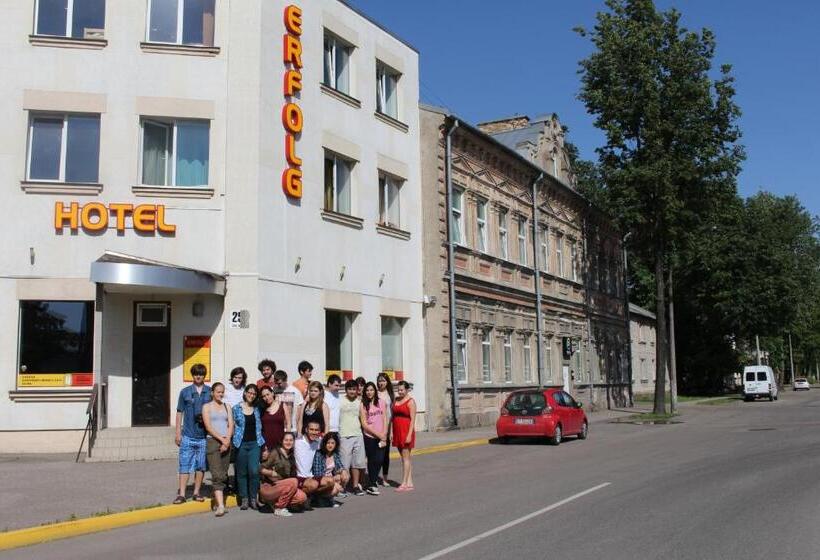 اتاق استاندارد با سرویس بهداشتی مشترک, Erfolg