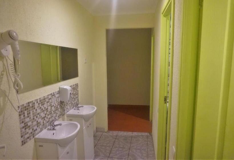 Bed in Shared Room with Shared Bathroom, Erfolg