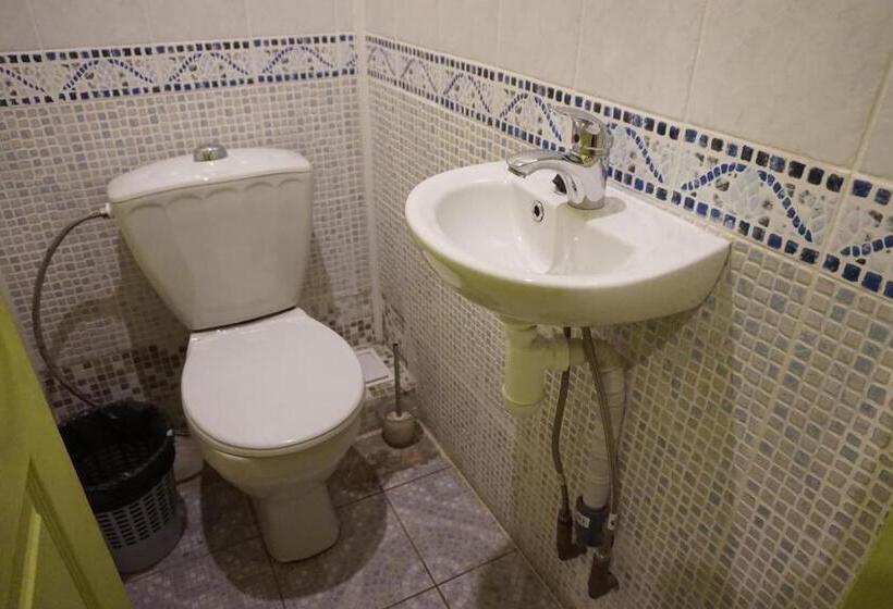 Bed in Shared Room with Shared Bathroom, Erfolg