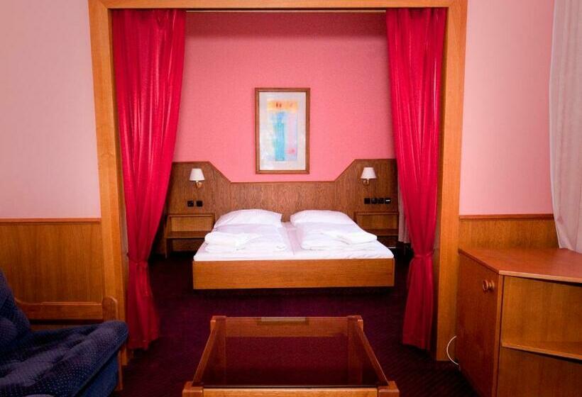 חדר סטנדרט, Hajčman