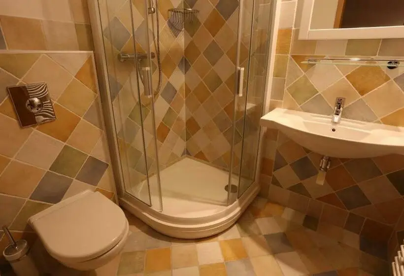 Standard Kolmen Hengen Huone, Hajčman