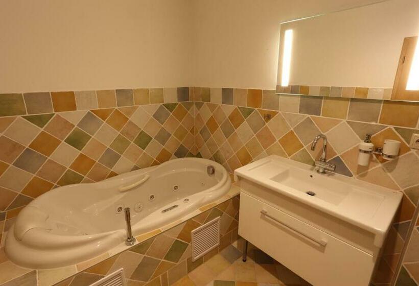 דירת חדר, Hajčman