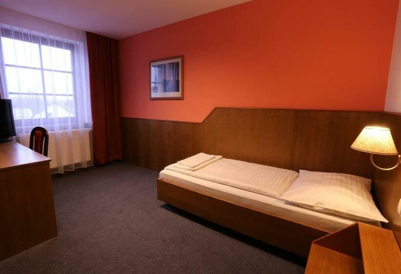 חדר סטנדרט יחיד, Hajčman