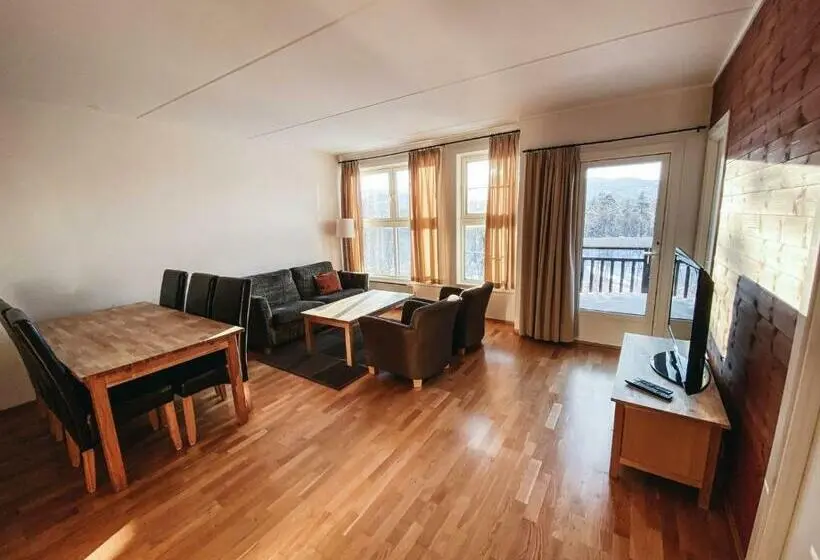 Huoneisto 3 Makuuhuonetta, Hovdestøylen