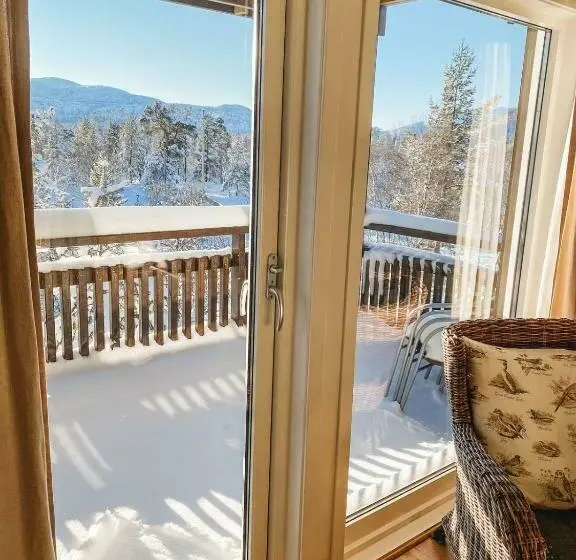Huoneisto 3 Makuuhuonetta, Hovdestøylen