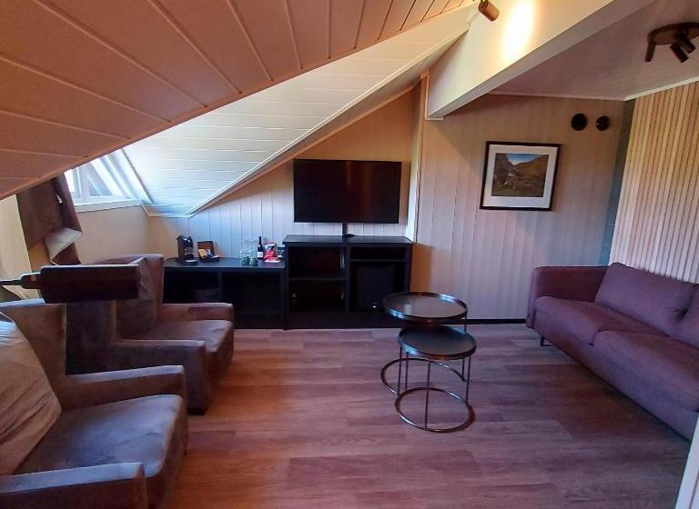 Люкс, Hovdestøylen