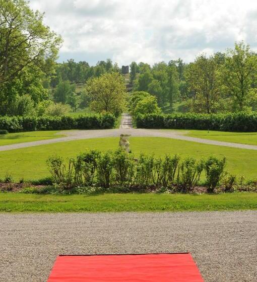 سوییت با چشمانداز باغ, Husby Sateri