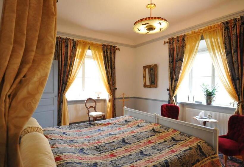 سوییت با چشمانداز باغ, Husby Sateri