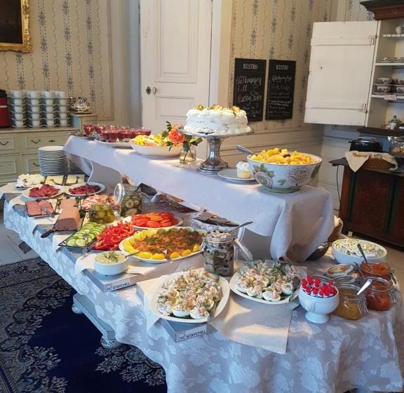 سوییت با چشمانداز باغ, Husby Sateri