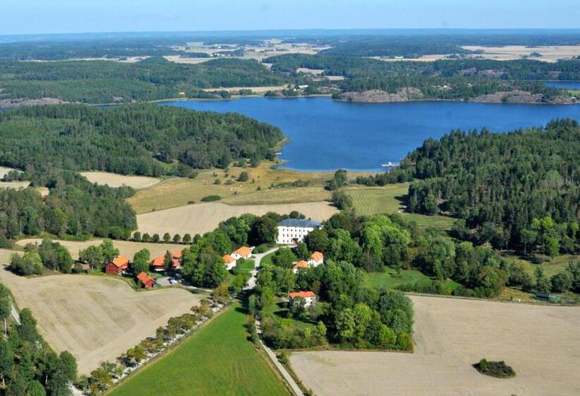 سوییت با چشمانداز باغ, Husby Sateri