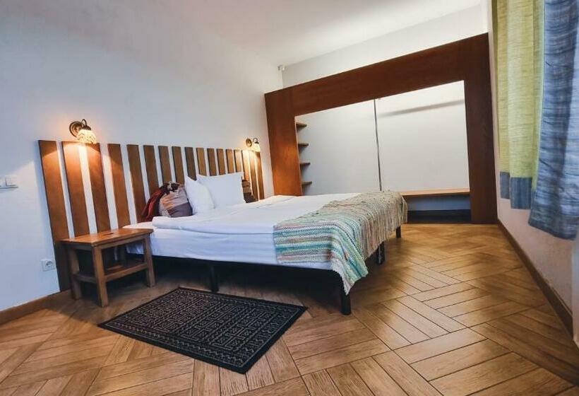 بانگلوی استاندارد, Kapteinu Osta