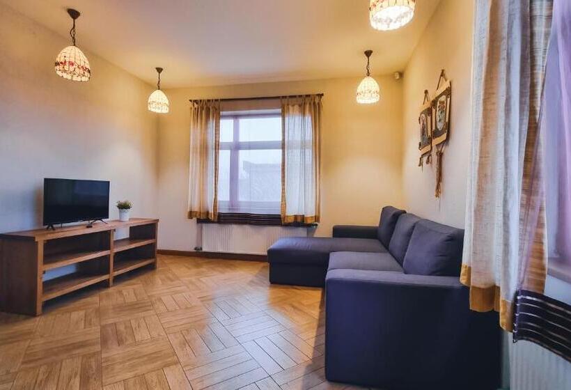 بانگلوی استاندارد, Kapteinu Osta