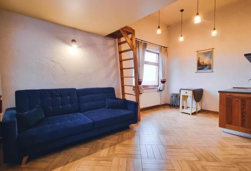 بانگلوی استاندارد با چشم‌انداز دریا, Kapteinu Osta