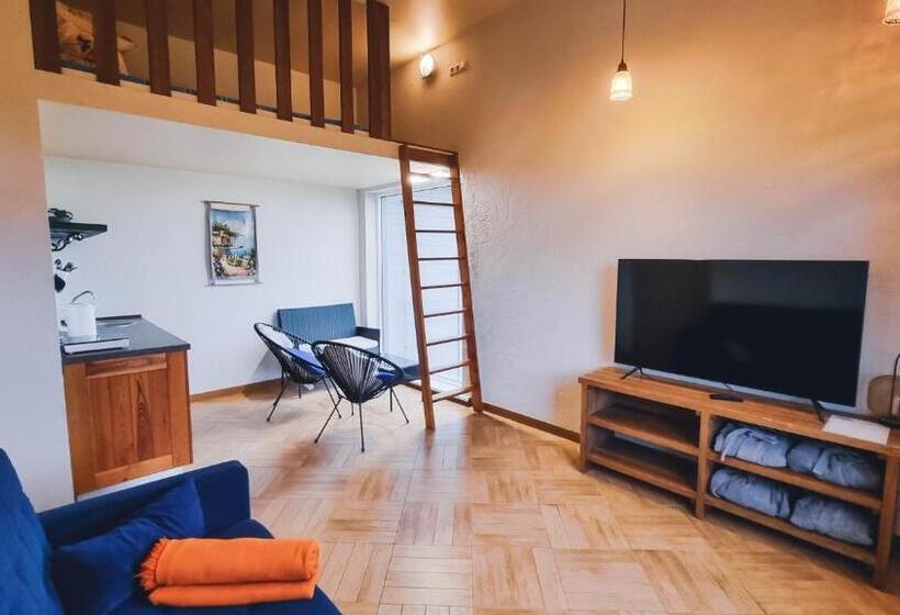 بانگلوی لوکس, Kapteinu Osta