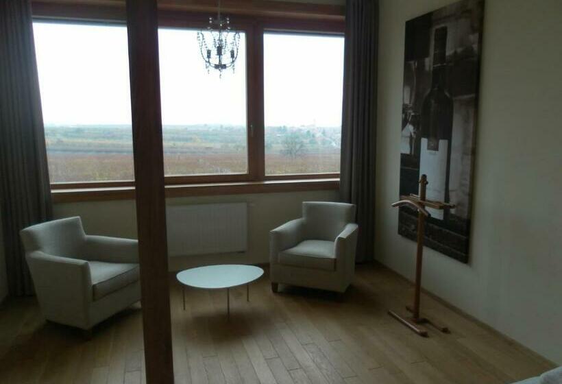 آپارتمان 1 خوابه, Madl