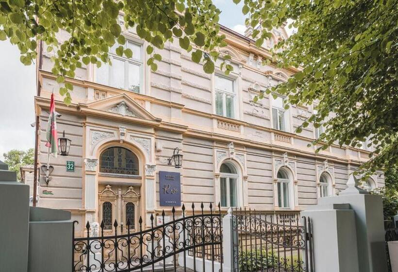 Habitaci�n Est�ndar Abuhardillada, Roze Villa