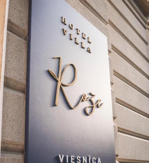 Habitaci�n Est�ndar Abuhardillada, Roze Villa