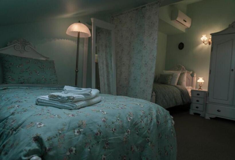 Habitaci�n Est�ndar Abuhardillada, Roze Villa