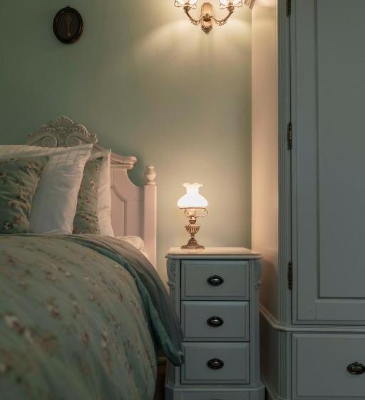 Habitaci�n Est�ndar Abuhardillada, Roze Villa