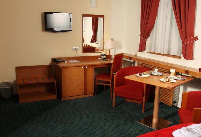 4인용 스탠다드 룸, Slovan