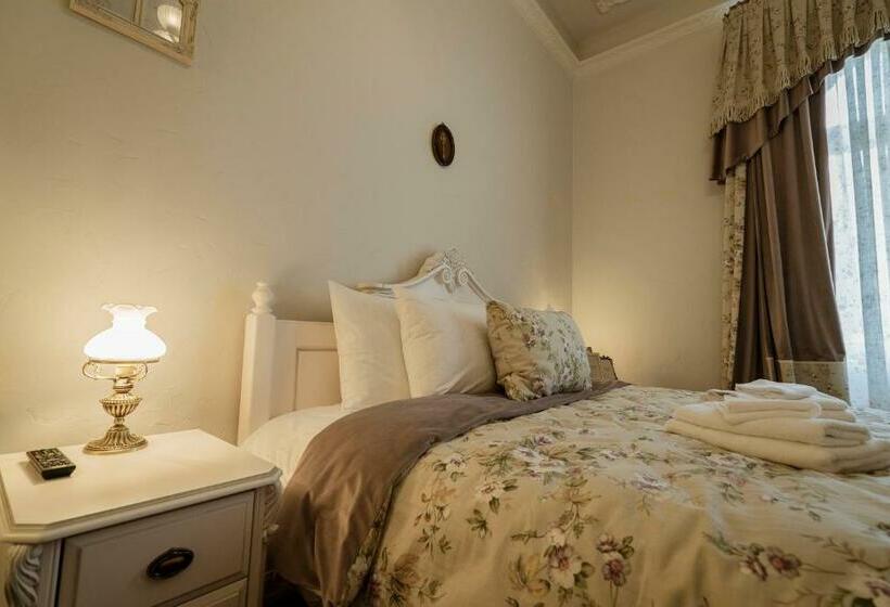 اتاق استاندارد با چشم‌انداز باغ, Roze Villa