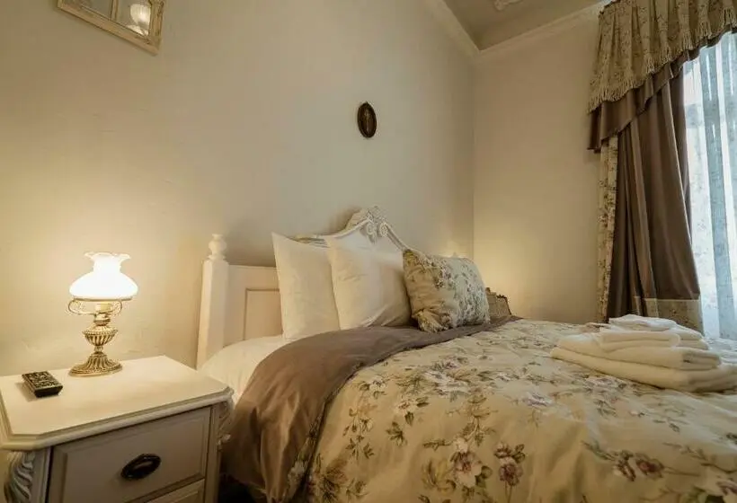 اتاق استاندارد با چشمانداز باغ, Roze Villa
