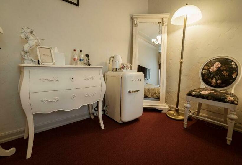 اتاق استاندارد با چشم‌انداز باغ, Roze Villa