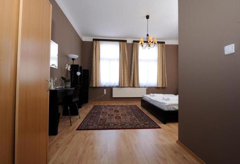 غرفة قياسية, Zlatá štika