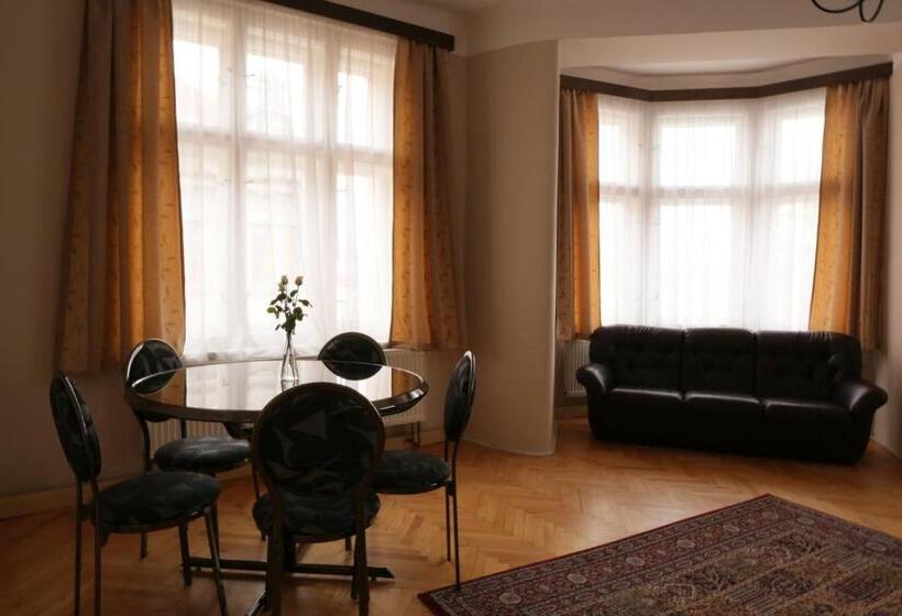 غرفة قياسية ثلاثية, Zlatá štika