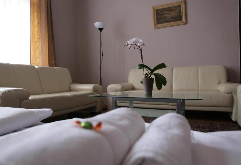 غرفة قياسية رباعية, Zlatá štika